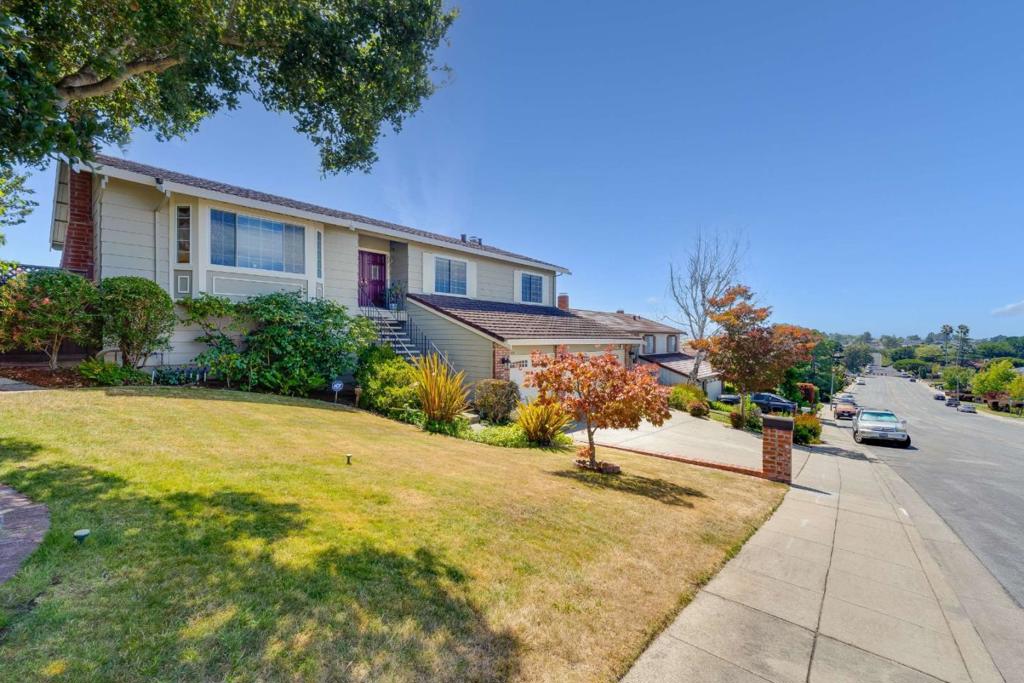 208 Crestview Drive