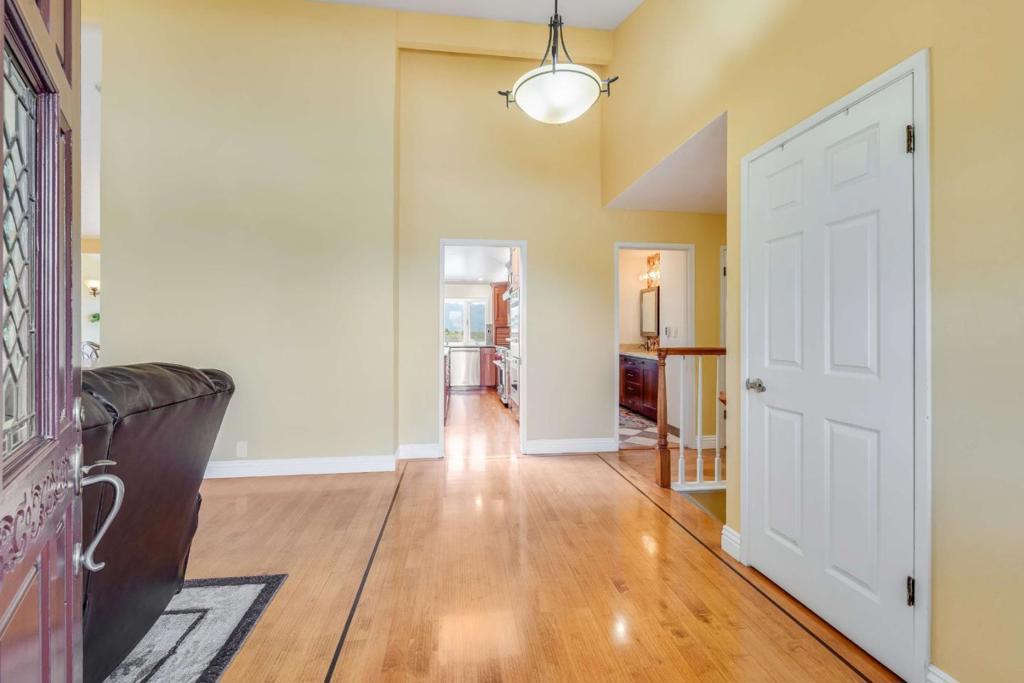 208 Crestview Drive