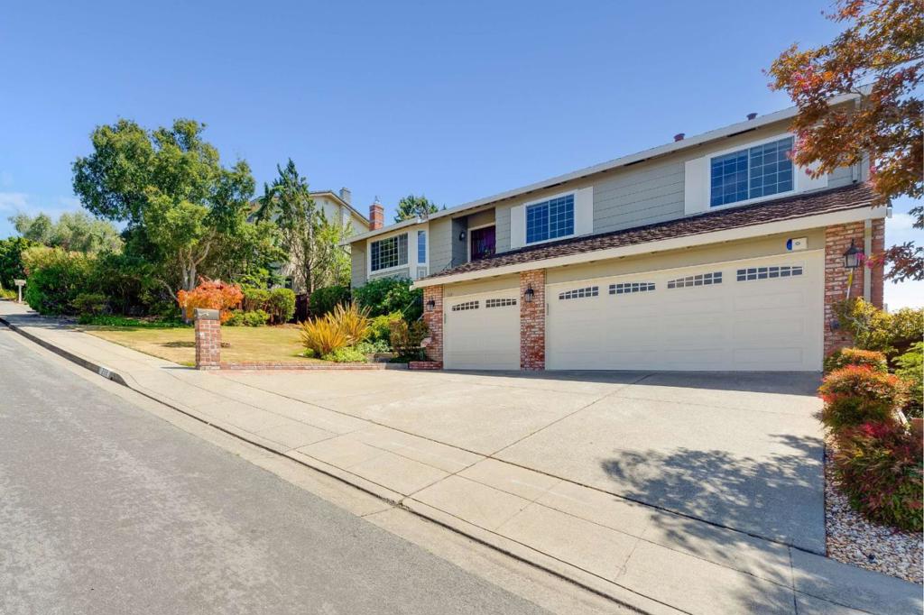 208 Crestview Drive