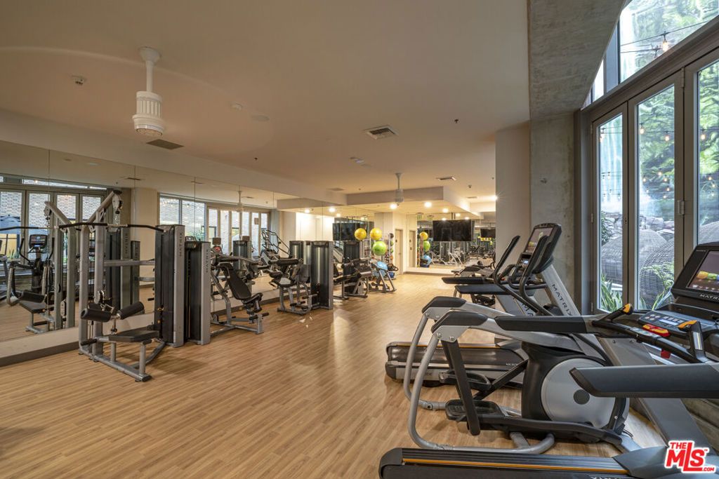 Photo of 727 W 7th Street #523, Los Angeles, CA 90017 (MLS # 25609981)