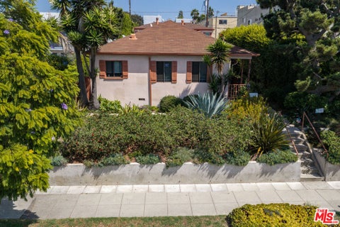 Photo of 1937 12th Street, Santa Monica, CA 90404 (MLS # 26994189)