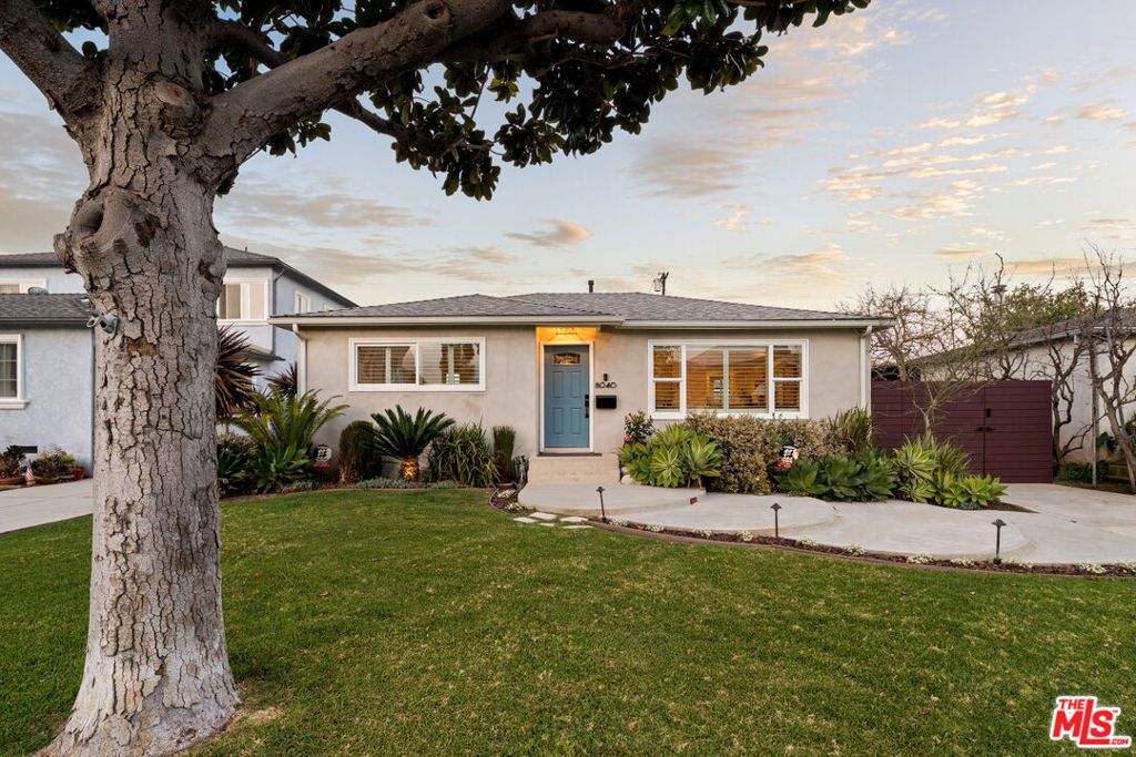 Photo of 8040 Agnew Avenue, Los Angeles, CA 90045 (MLS # 26645181)