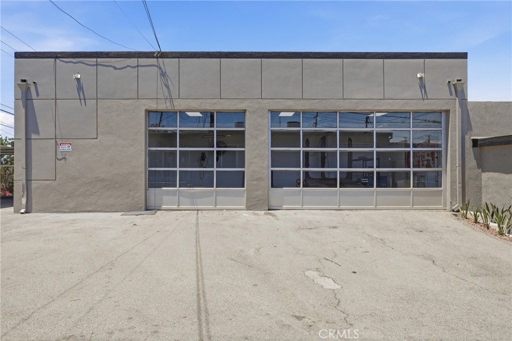 713 E El Segundo