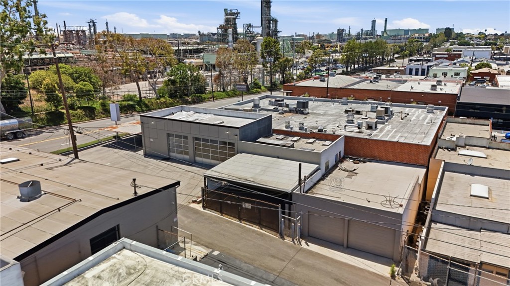 713 E El Segundo
