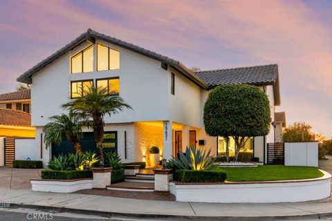 Photo of 15631 Sunburst Lane, Huntington Beach, CA 92647 (MLS # PW25269327)