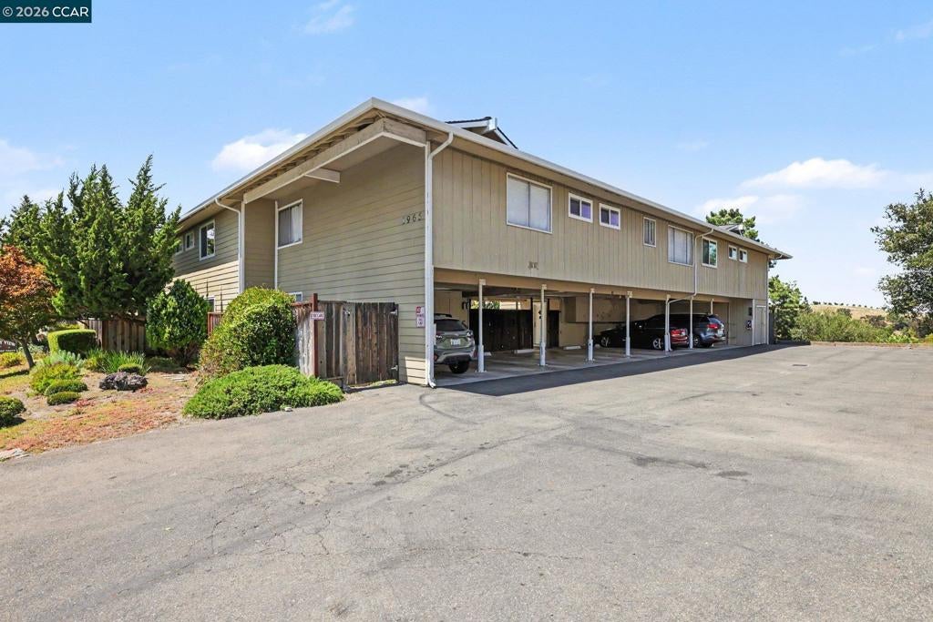 1965 Ascot Dr Dr 6, Moraga CA 94556