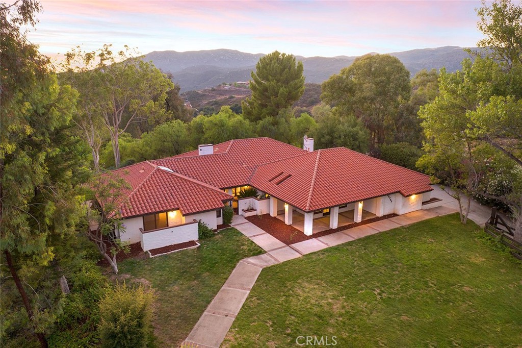 38785 Avenida Bonita