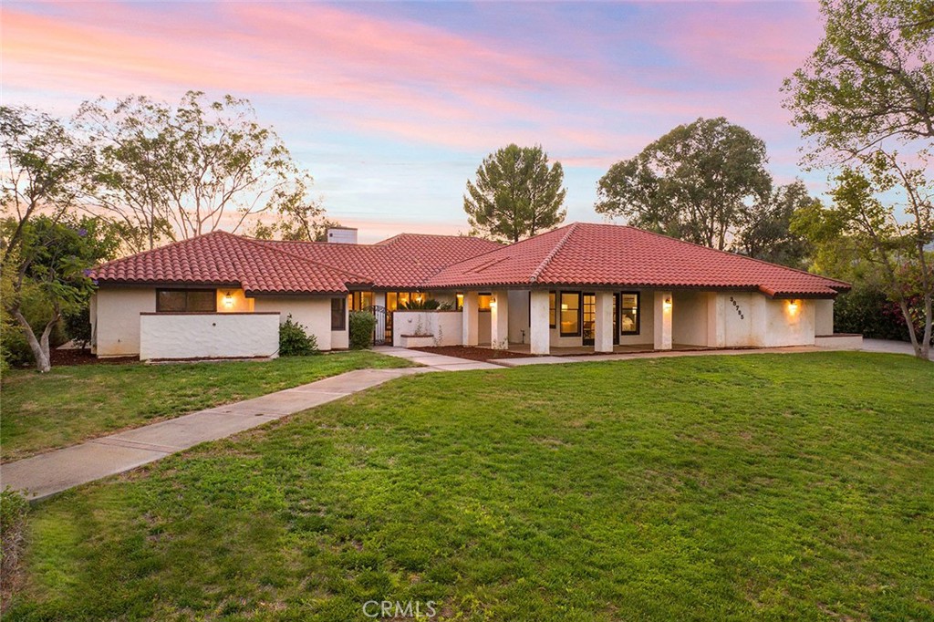 38785 Avenida Bonita