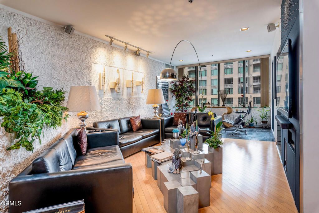 Photo of 10724 Wilshire Boulevard #607, Los Angeles, CA 90024 (MLS # P1-23979)