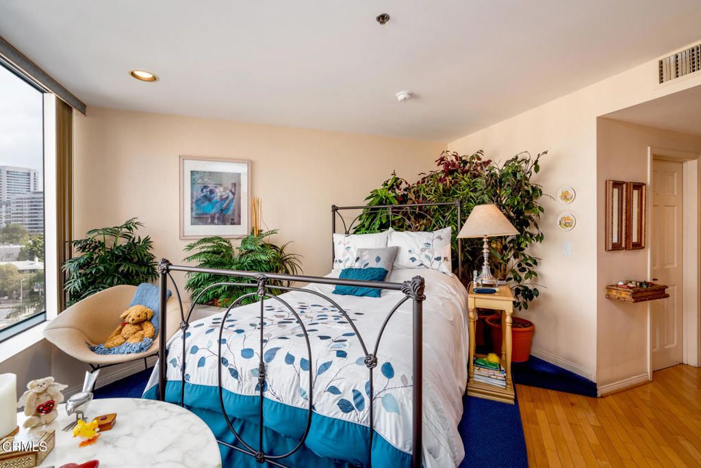 Photo of 10724 Wilshire Boulevard #607, Los Angeles, CA 90024 (MLS # P1-23979)