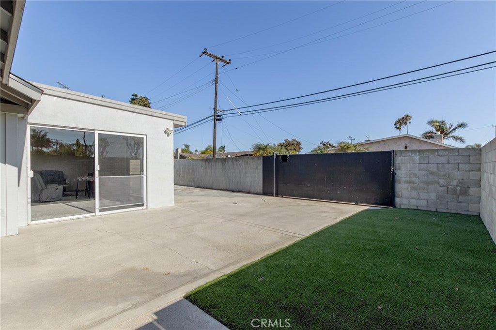 8232 Indianapolis, Huntington Beach CA 92646 - Photo 14