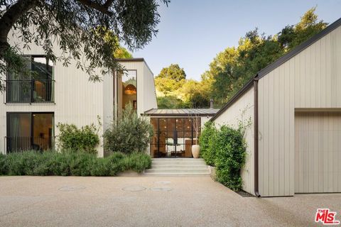 Photo of 3640 Mandeville Canyon Road, Los Angeles, CA 90049 (MLS # 26672279)