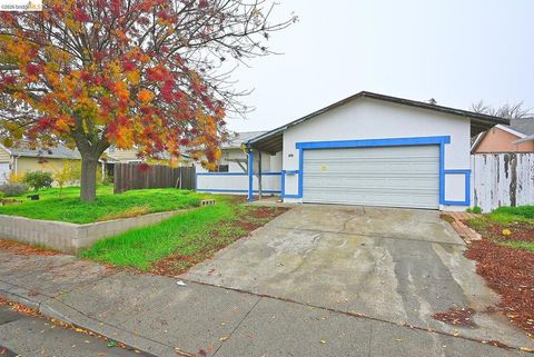 Photo of 854 Finch WAY WAY, Fairfield, CA 94533 (MLS # 41139963)