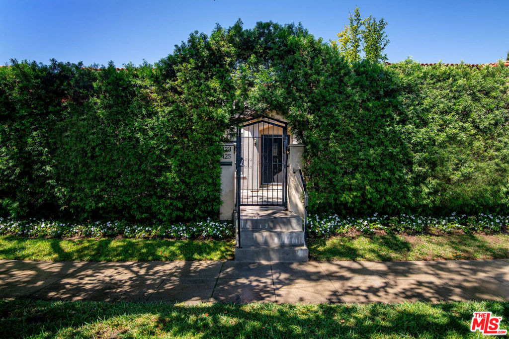 This Hancock Park upper duplex offers over 1,900 SF of living space, lots of natural light, 3 BD + office, 2.5 BA, multiple walk-in closets, & 2 oversized balconies with plenty of room to BBQ or lounge. The 3 spacious bedrooms are tucked away from the main living area & highlighted by a primary suite with en-suite bath & a private patio overlooking the backyard. An expansive living + dining room & large kitchen with all appliances make entertaining easy, while the laundry room with washer/dryer & extra storage adds everyday convenience. Gated & enclosed by tall hedges, the property provides both privacy & comfort in a prime location. This property won't last long! Make an appointment to view ASAP. Lease for 14 months.
