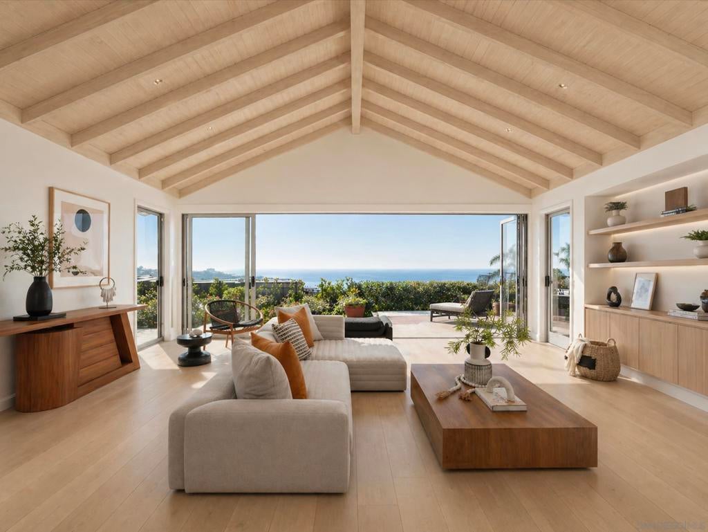 2586 Calle Del Oro