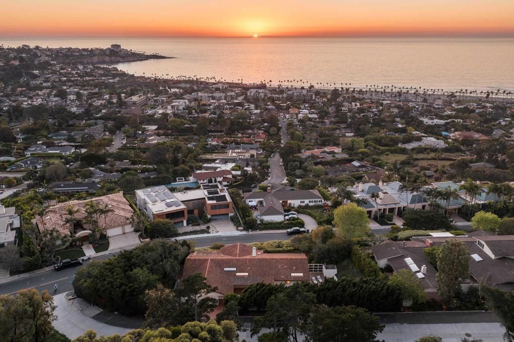 Photo of 2586 Calle Del Oro, San Diego, CA 92037 (MLS # 260006821SD)