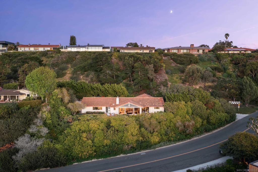 Photo of 2586 Calle Del Oro, San Diego, CA 92037 (MLS # 260006821SD)