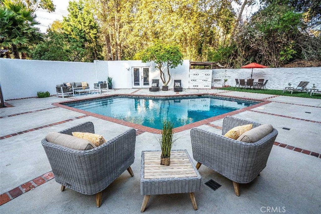 Photo of 3183 N Laurel Canyon Blvd Blvd, Studio City, CA 91604 (MLS # SR26196835)