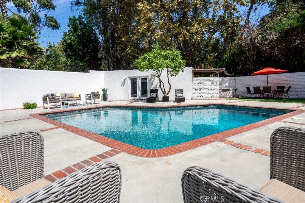 3183 N Laurel Canyon Blvd