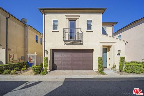 Photo of 21789 Propello Drive, Santa Clarita, CA 91350 (MLS # 26831297)