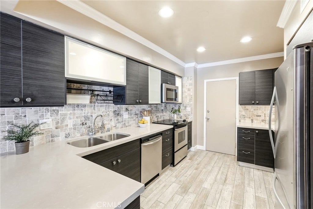 4807 Woodley Avenue 303