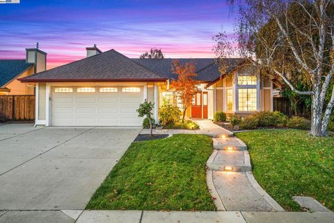 Photo of 1622 Placer Cir Cir, Livermore, CA 94551 (MLS # 41117244)