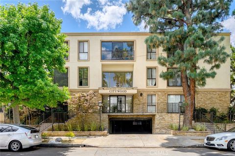 Photo of 15344 Weddington Street #202, Van Nuys, CA 91411 (MLS # GD26088081)