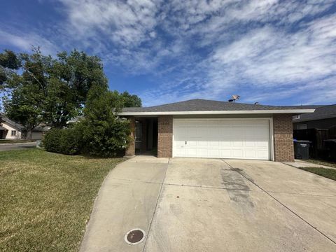 Photo of 1455 Busca Drive, Tracy, CA 95376 (MLS # ML82042164)