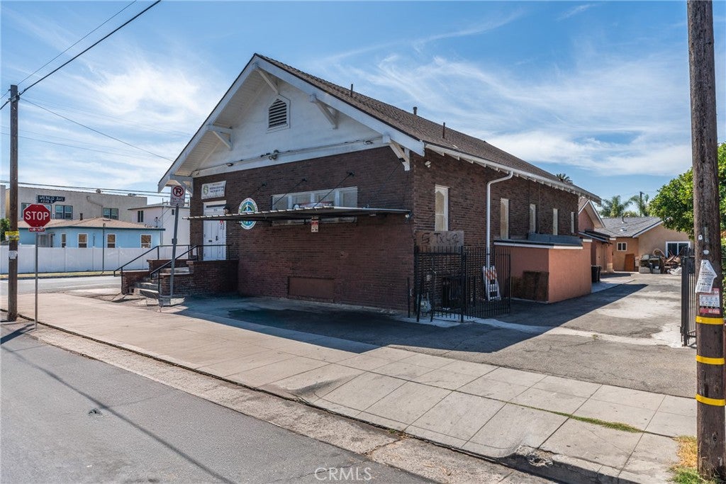 950 W 42nd