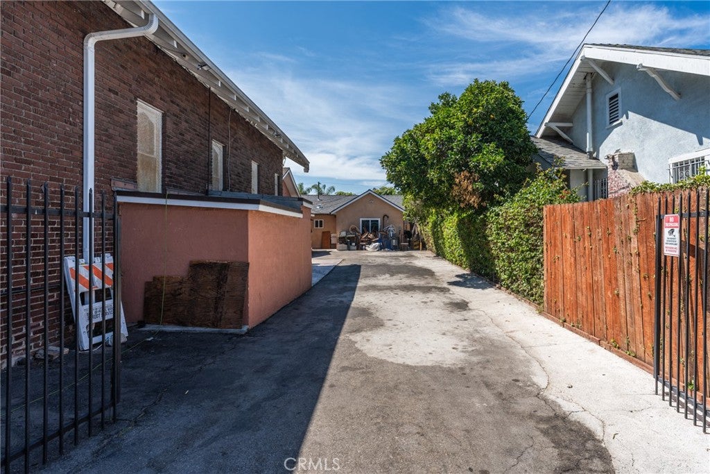 950 W 42nd