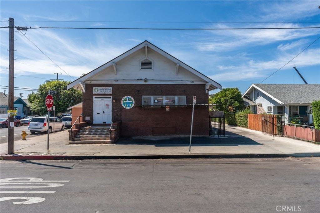 950 W 42nd