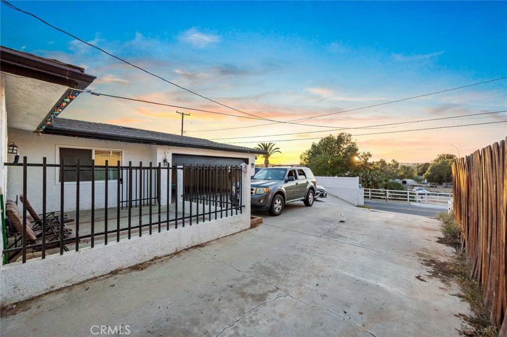2633 Valley View Avenue
