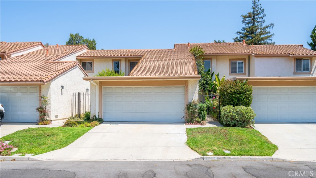 Discover this beautifully updated 3-bedroom, 2-bathroom townhome in the desirable Shadow Mountain community of Thousand Oaks. Spanning 1,594 square feet, this inviting home boasts a freshly painted interior with a modern neutral palette, creating a bright and airy atmosphere. The open-concept living space features recessed lighting, large windows for abundant natural light, and seamless indoor/outdoor flow, perfect for entertaining or unwinding.
The revamped kitchen is a highlight, showcasing brand-new cabinet countertops, a sleek gas range with oven combo, and a modern microwave. Enjoy ample counter space and storage for all your culinary needs. The main-floor master bedroom offers convenience and comfort, complete with a spacious closet and a stylishly updated en-suite bathroom. Two additional bedrooms upstairs provide generous space and excellent storage, ideal for family, guests, or a home office.
Step outside to your private patio, perfect for morning coffee or evening relaxation. This home is ideally located within walking distance to Trader Joe’s, scenic hiking trails, parks, skate parks, and Newbury Park High School. Residents also enjoy exclusive HOA amenities, including a sparkling pool and tennis courts, enhancing your lifestyle with recreation and leisure.
Don’t miss this opportunity to live in a move-in-ready home in a vibrant, amenity-rich community!
