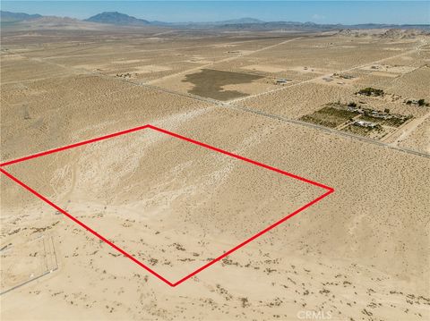 Photo of 705 Cambria Road, Lucerne Valley, CA 92356 (MLS # HD25230113)