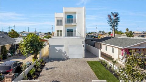 Photo of 10905 Dalerose Avenue #B, Inglewood, CA 90304 (MLS # SB26071914)