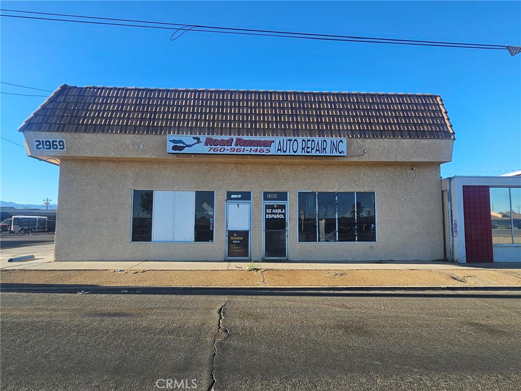 Main image without alt text