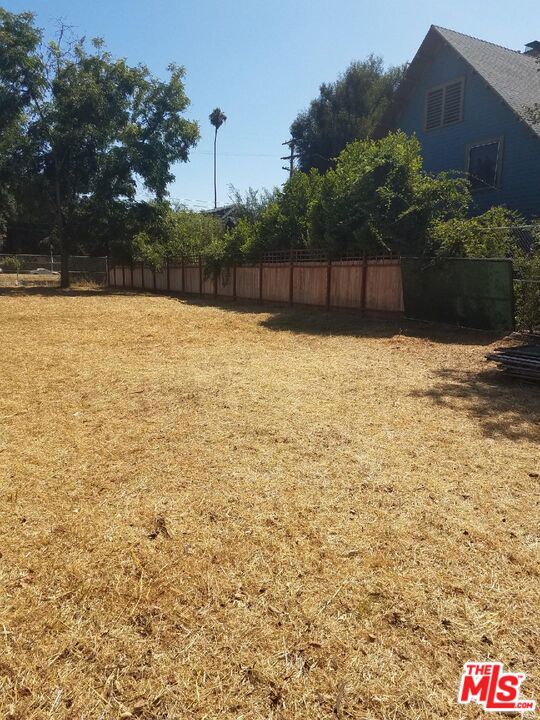 Amazing opportunity awaits in Kinney Heights /West Adams Terrace ! Lot 6,149 sq. ft. ! Wonderful neighborhood with many larger homes in great central location--easy access to everything! .Buyer do their own investigation. Listing agent or seller do not Guaranteed for any information.