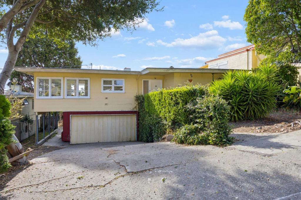 521 SEA VIEW Drive