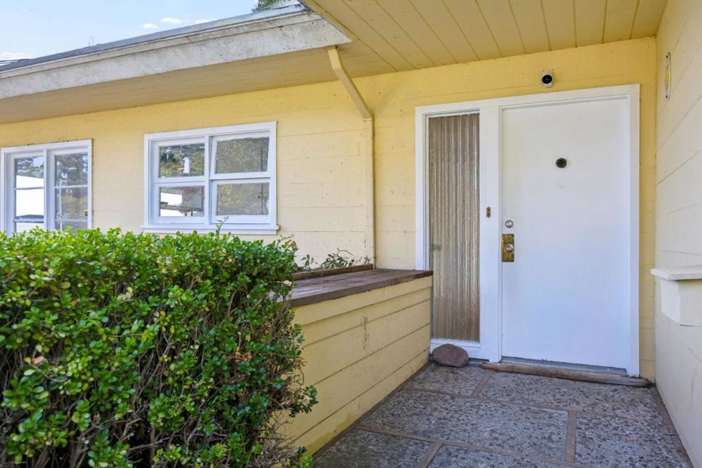 521 SEA VIEW Drive