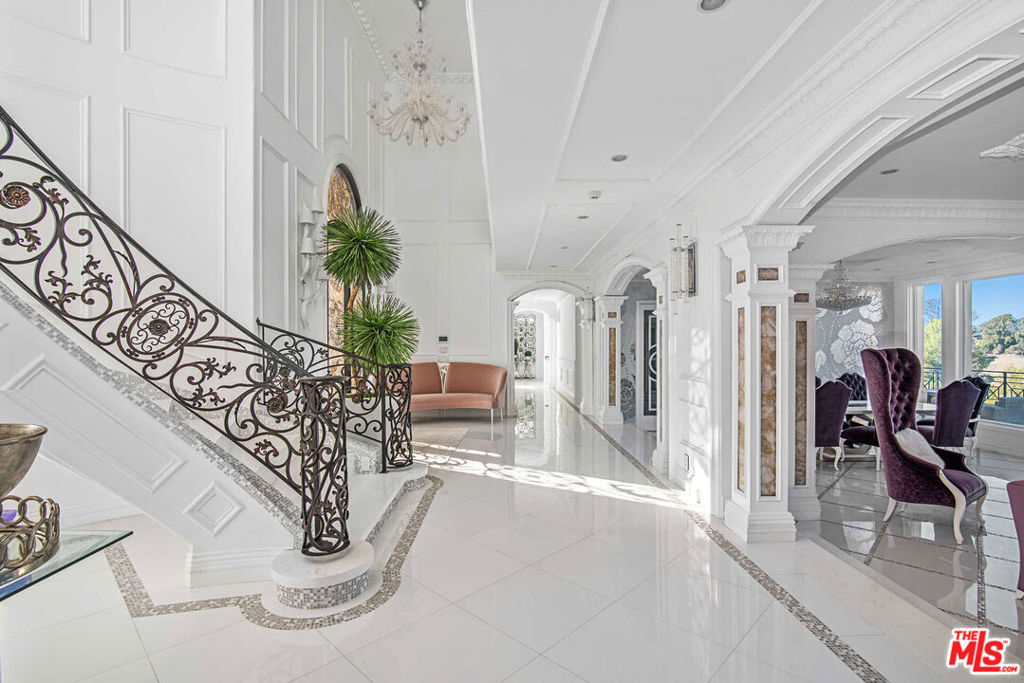 12063 Crest Court