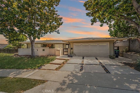 Photo of 23932 Flores Avenue, Laguna Niguel, CA 92677 (MLS # OC26158922)