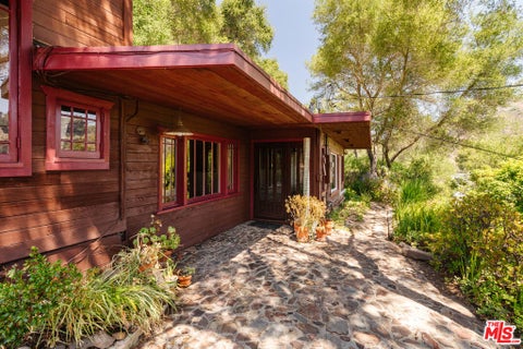 Photo of 19559 Cave Way, Topanga, CA 90290 (MLS # 26868829)