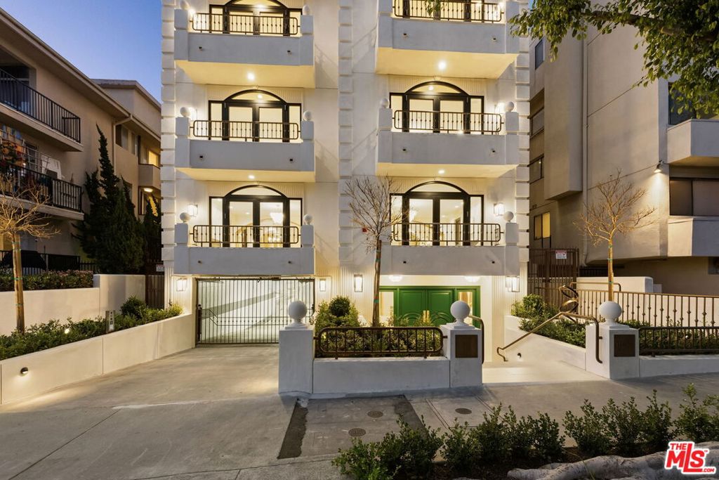 Photo of 11923 Gorham Avenue #102, Los Angeles, CA 90049 (MLS # 26836907)
