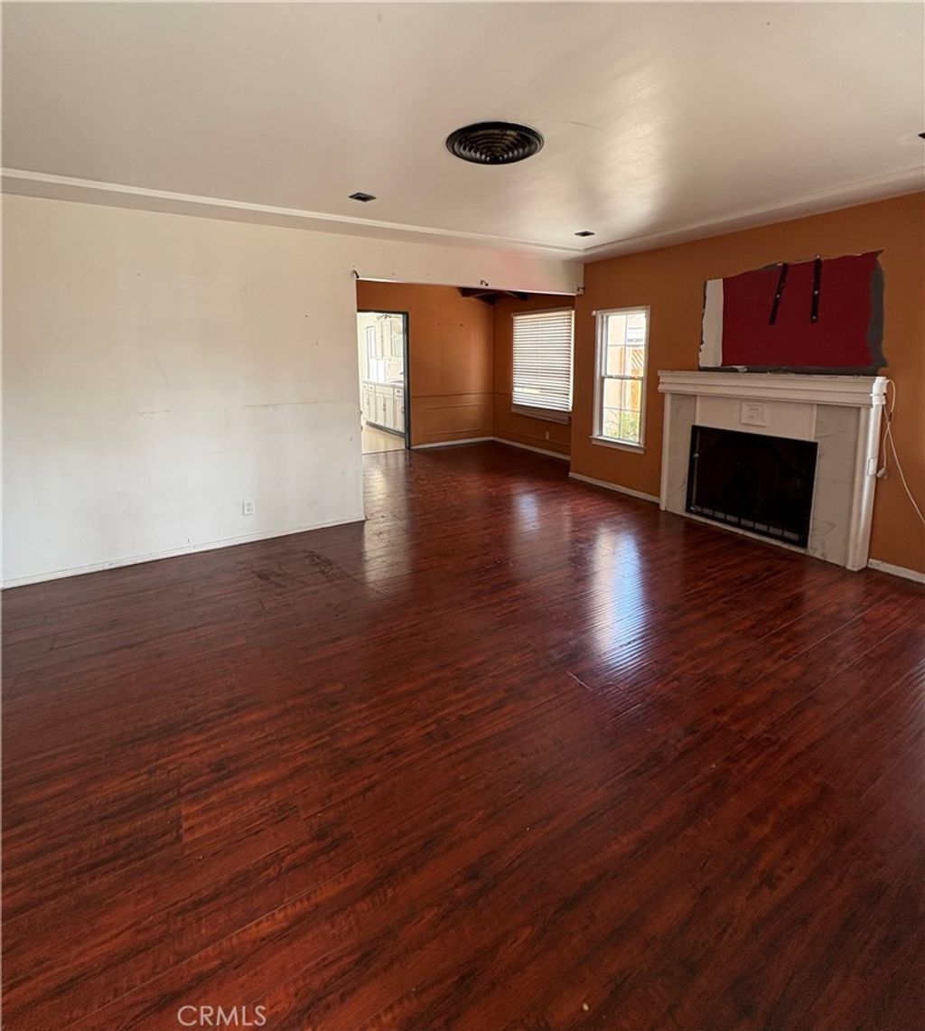 Photo of 15445 Archwood Street, Van Nuys, CA 91406 (MLS # SR25194934)
