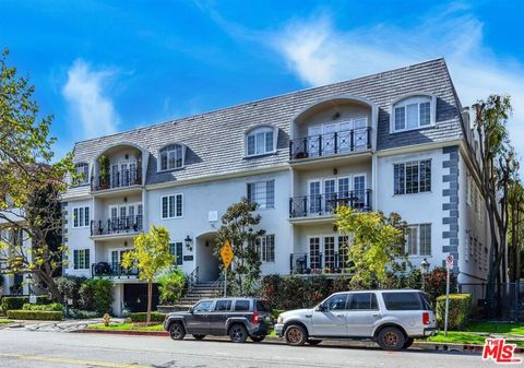 Photo of 11745 Montana Avenue #301, Los Angeles, CA 90049 (MLS # 26643057)