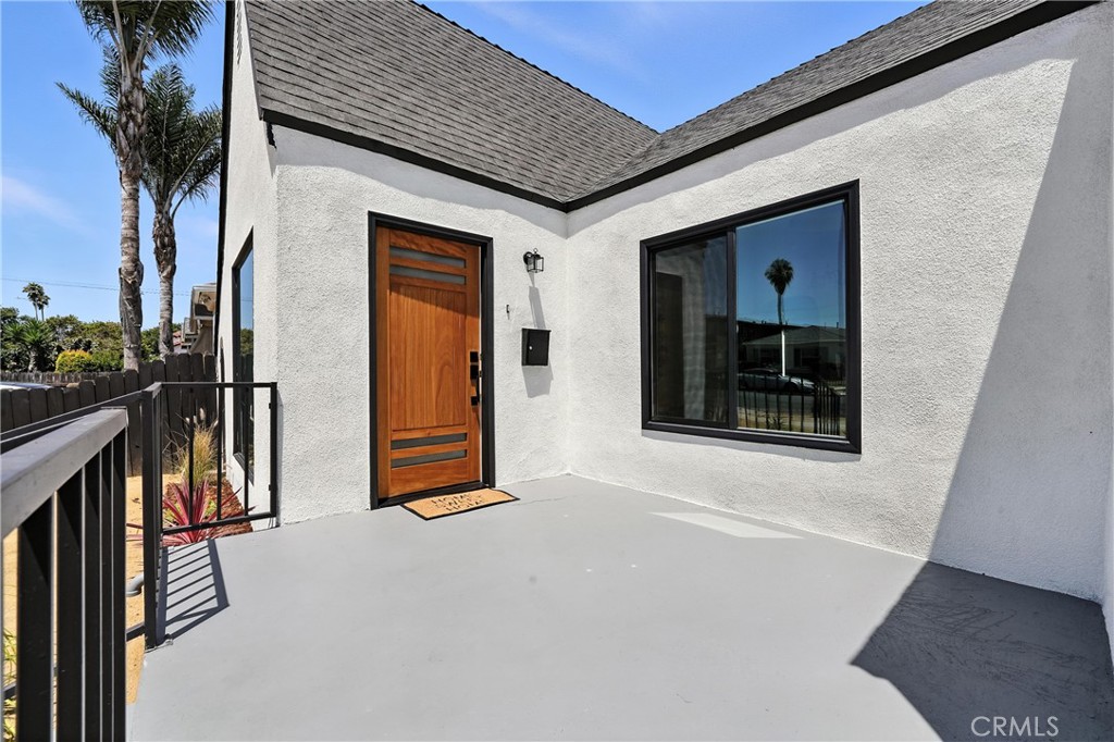 STYLISH LA GEM WITH FRESH UPGRADES & GREAT VIBES !!! * ADU POTENTIAL * IT HAS 2 BEDROOMS 1.25 BATHROOMS WHICH HAS BEEN UPDATED WITH VERY NICE DETAILS IN ALL AREAS OF THE HOUSE WITH OPEN SPACE STYLE AND LOTS OF NATURAL LIGHT, * KITCHEN WITH WHITE OAK CABINETS AND QUARTZ COUNTERTOPS, * NEW FLOORING THROUGHUOT THE HOUSE, * RECESSED LIGHTS, * SMOOTH FINISH INTERIOR, * BREAKFAST NOOK, * DINING ROOM,* CENTRAL A/C AND HEATING, * SOLID WOOD FRONT DOOR, * FRONT AND BACK YARD COMPLETELY REDESIGNED WITH LOW MAINTENANCE IRRIGATION AND DRIP SYSTEM * BACK YARD WITH PLENTY OF SPACE FOR UNLIMITLESS POSSIBILITIES * LONG DRIVEWAY THAT ACCOMODATES SEVERAL CARS PLUS A 2 CAR GARAGE READY TO BE USED IN VARIOUS WAYS * SOFI STADIUM * LAX * BEACHES * LA LIFE JUST MINUTES AWAY AND MUCH,MUCH,MORE...!!!