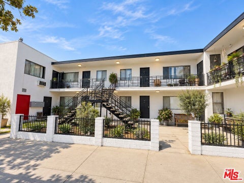 Photo of 6613 Irvine Avenue, North Hollywood, CA 91606 (MLS # 26991427)