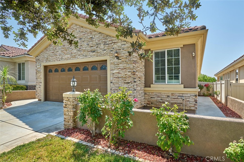 Affordable "Princess" home in Solera, a gated 55+ community. Amazing wide-open VIEWS on the golf course and mountains beyond. 2 bedrooms, 2 baths and an office. Remodeled showers in both bathrooms. Ceramic tile throughout except bedrooms. Extended front patio area. Gas fireplace in the living room. Screened door to garage. Plantation shutters. Overhead storage and extra cabinet storage in the garage. Basic Spectrum TV cable and Spectrum Internet are Free through the HOA. The spa is not included with the sale.
Solera is a guard-gated community with a great gym, indoor walking track, billiards, meeting rooms, tennis courts and a heated pool and spa. Plenty of groups and classes to join at the clubhouse. Solera is located close to Palm Springs, Redlands, golf courses, Morongo Casino and the Cabazon Outlet Malls. Welcome to the good life!