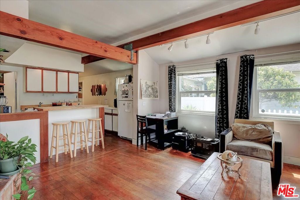 327 W Figueroa Street