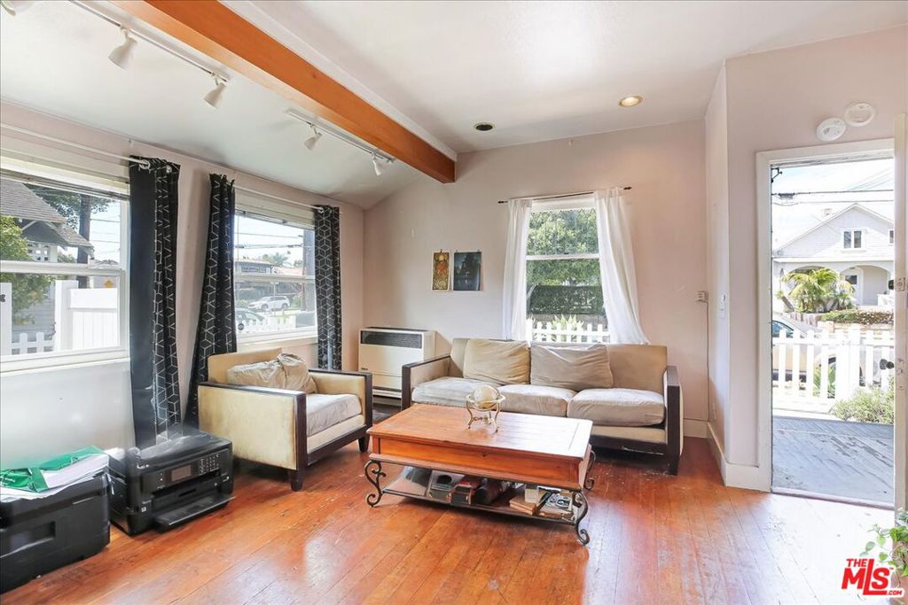327 W Figueroa Street